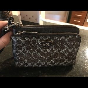 BRAND NEW Leather Signature Coach Wristlet